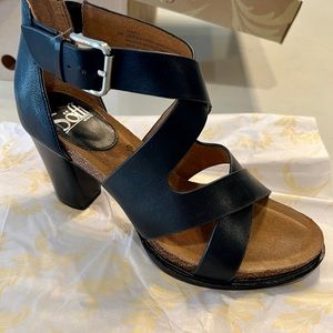 Sofft Canita heeled sandals - black - size 8.  Brand new - never worn.